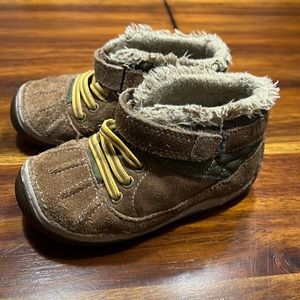 Stride rite tan brown leather warm boot shoes size 7